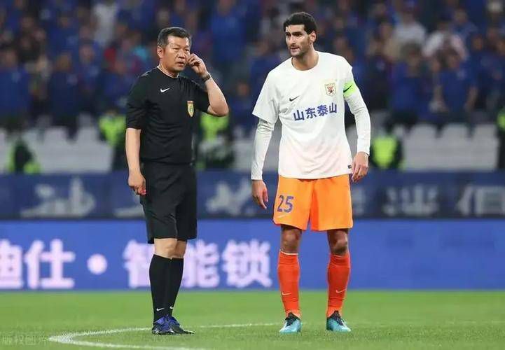 黛咪新片《奇怪来客》合作多明戈 2025-05-12 据悉，黛米·摩尔将携手科尔曼·多明戈主演新片《奇怪来客》。
